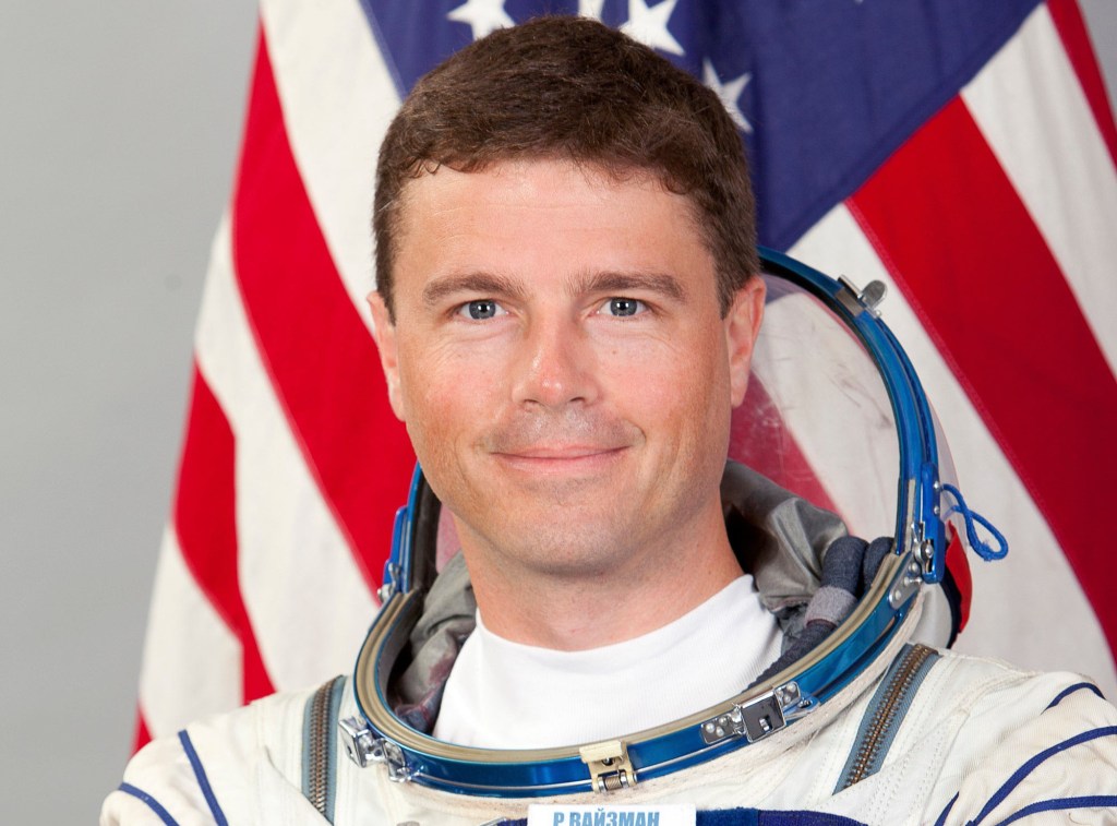 NASA names naval aviator to lead next moon mission